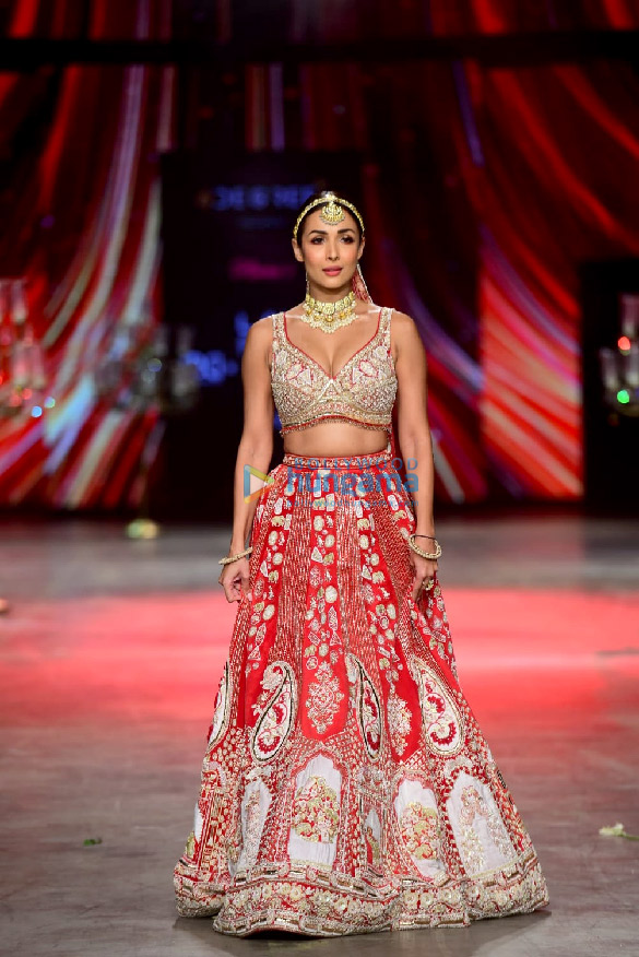 Photos Malaika Arora Chitrangda Singh Soha Ali Khan And Divya Khosla Kumar Walk The Ramp At