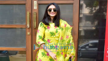 Photos: Mrunal Thakur snapped in Juhu
