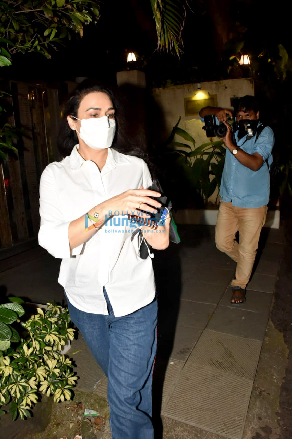 photos preity zinta spotted at a clinic in bandra 4 2