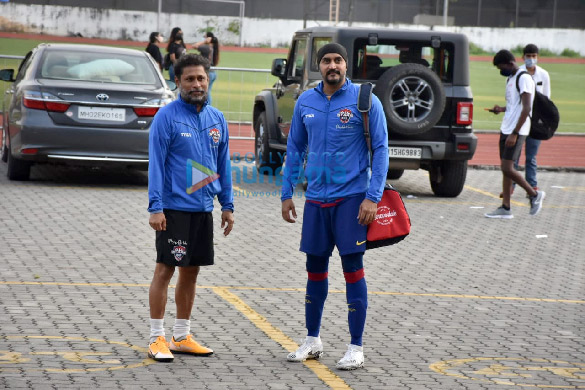 photos ranbir kapoor arjun kapoor and others snapped at football match in bandra 00 12