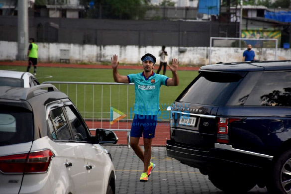 photos ranbir kapoor arjun kapoor and others snapped at football match in bandra 00 3