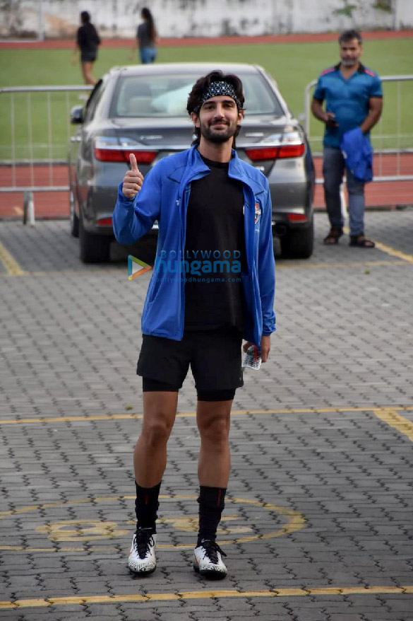 photos ranbir kapoor arjun kapoor and others snapped at football match in bandra 00 8