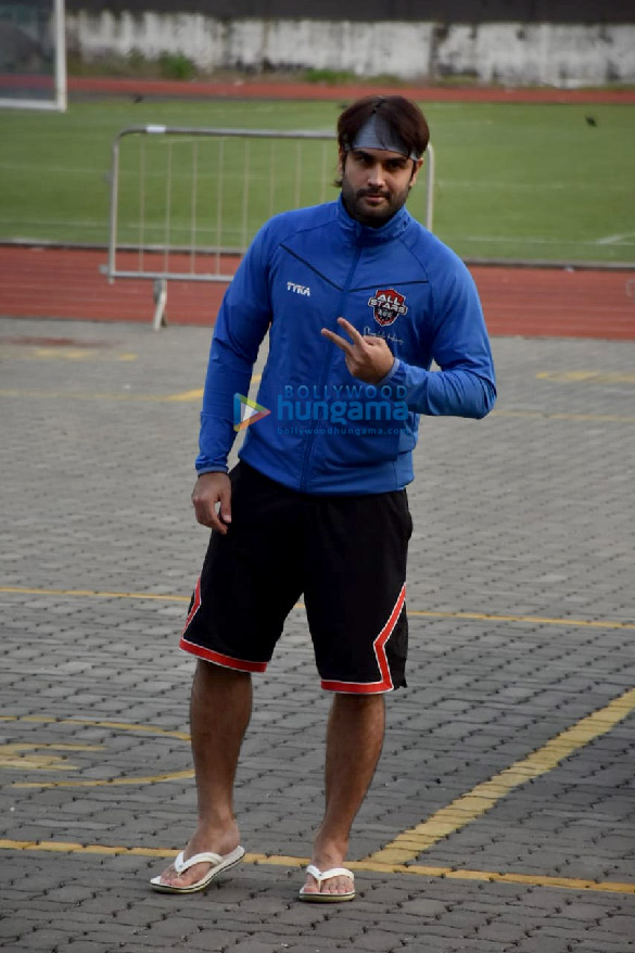 photos ranbir kapoor arjun kapoor and others snapped at football match in bandra 00 9