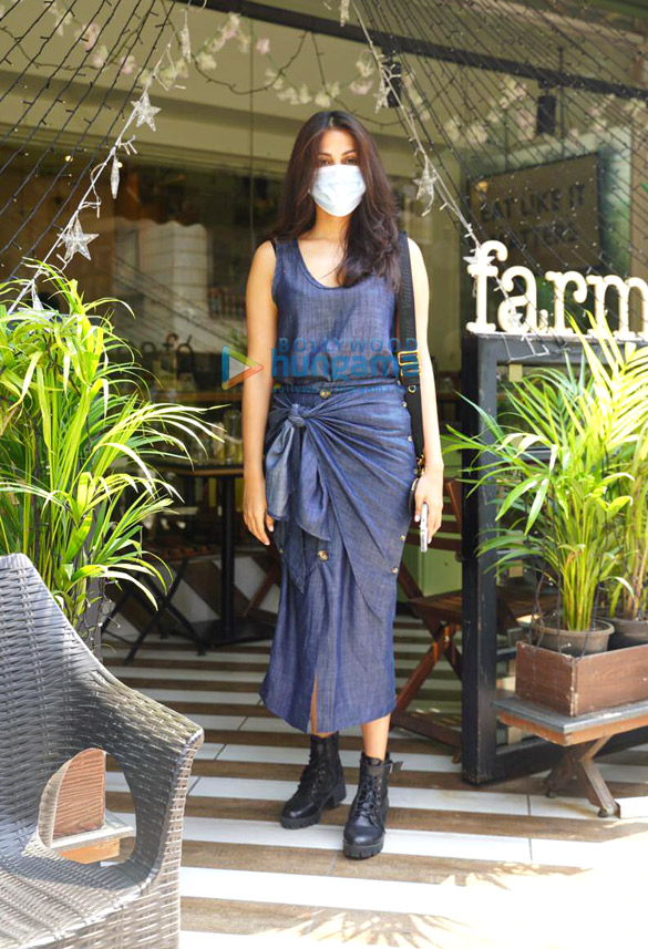 photos rhea chakraborty spotted at the farmers cafe 1
