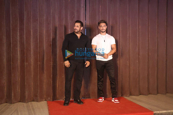 photos salman khan and aayush sharma snapped at gaiety galaxy theatre in bandra 5