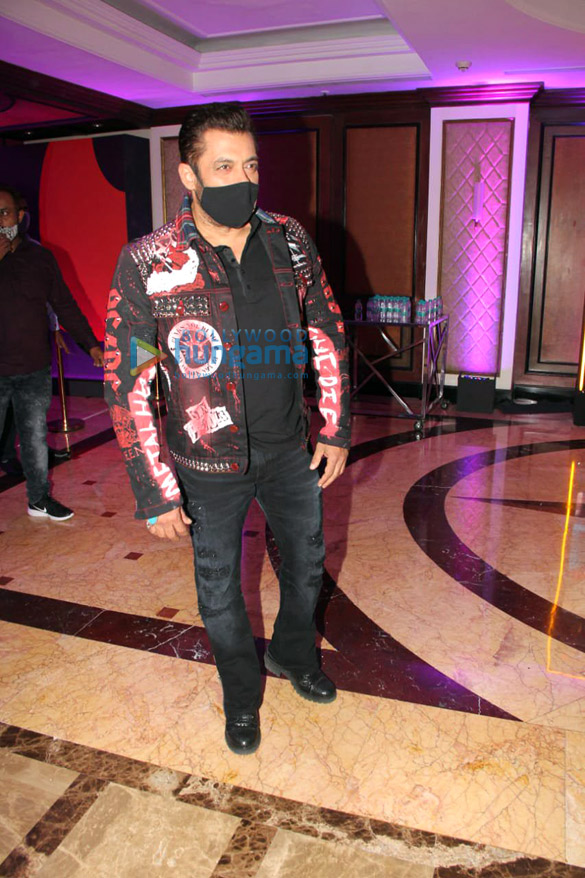 photos salman khan snapped at the launch of chingari gari crypto social coin 5
