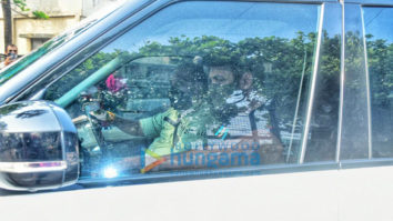 Photos: Salman Khan spotted at Shah Rukh Khan’s house in Bandra