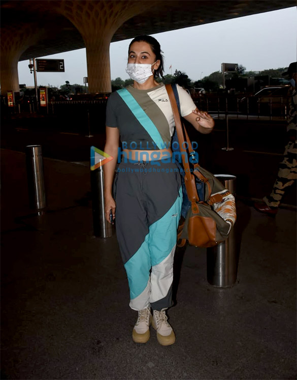 photos sanya malhotra taapsee pannu kartik aaryan and others snapped at the airport 2