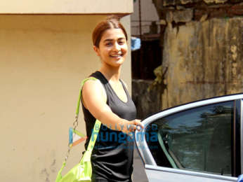 Photos: Sara Ali Khan and Pooja Hegde spotted at gym