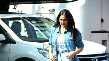 Photos: Sara Ali Khan snapped shooting in Lokhandwala
