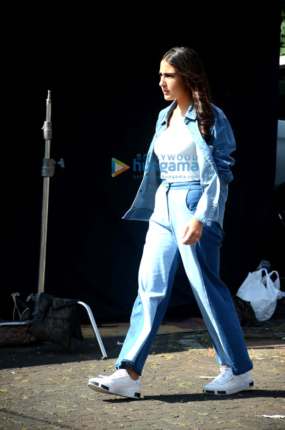 photos sara ali khan snapped shooting in lokhandwala 5