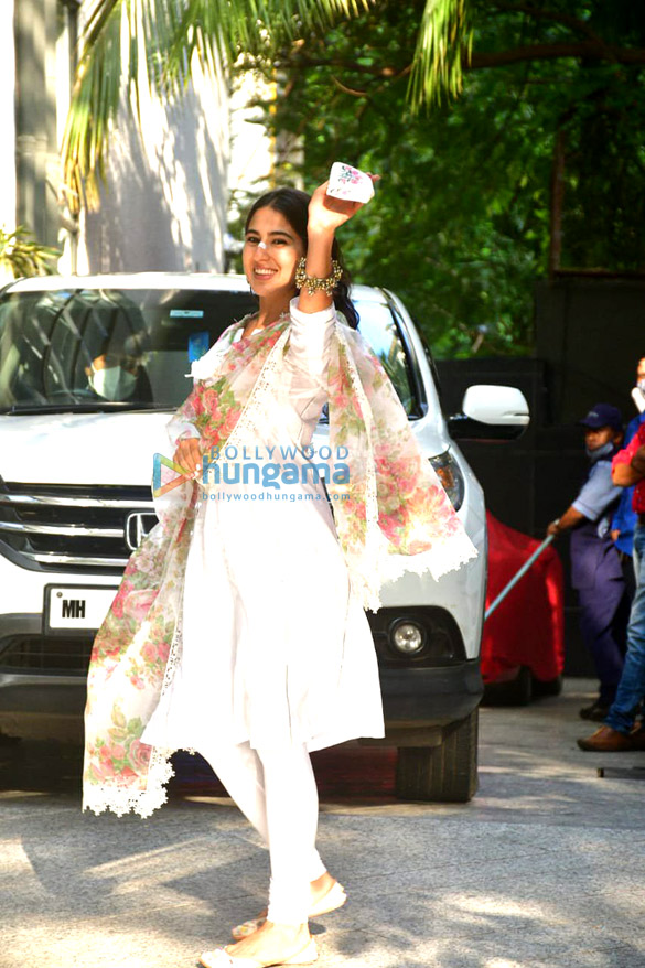 photos sara ali khan spotted at maddock films office 4 2