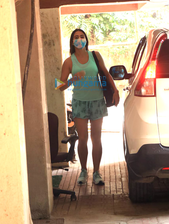 photos sara ali khan spotted at a gym in bandra 2 2