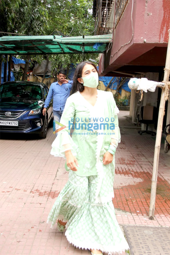 photos sara ali khan spotted at a gym in bandra 2