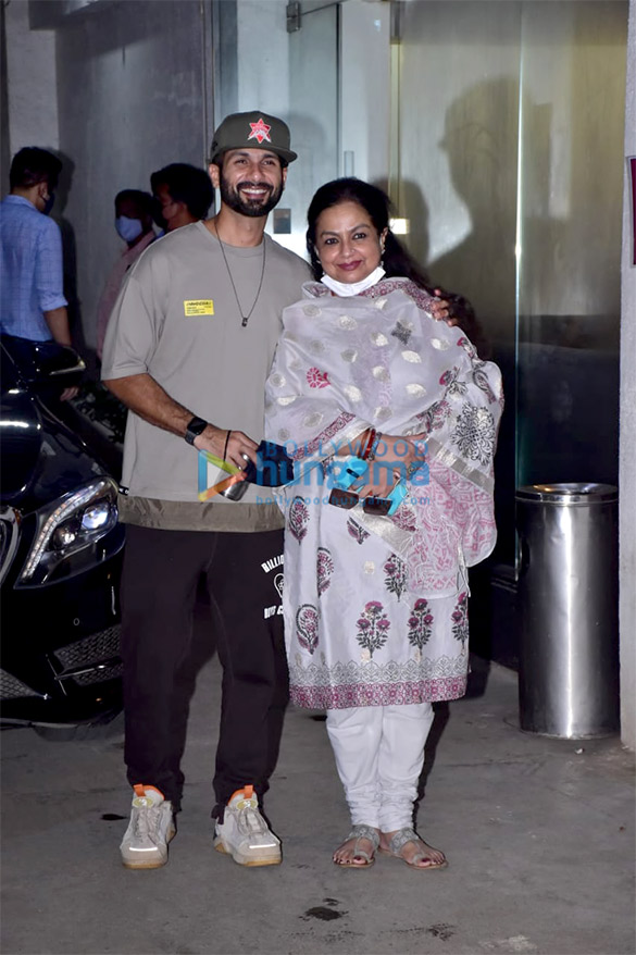 photos shahid kapoor and his mother snapped at the screening of jersey 1