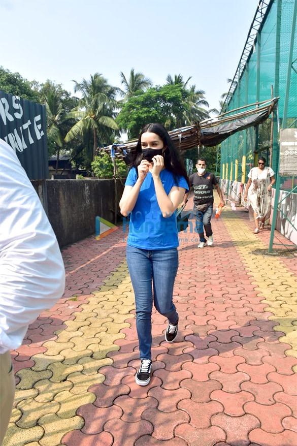 photos shraddha kapoor snapped post shoot in juhu 2
