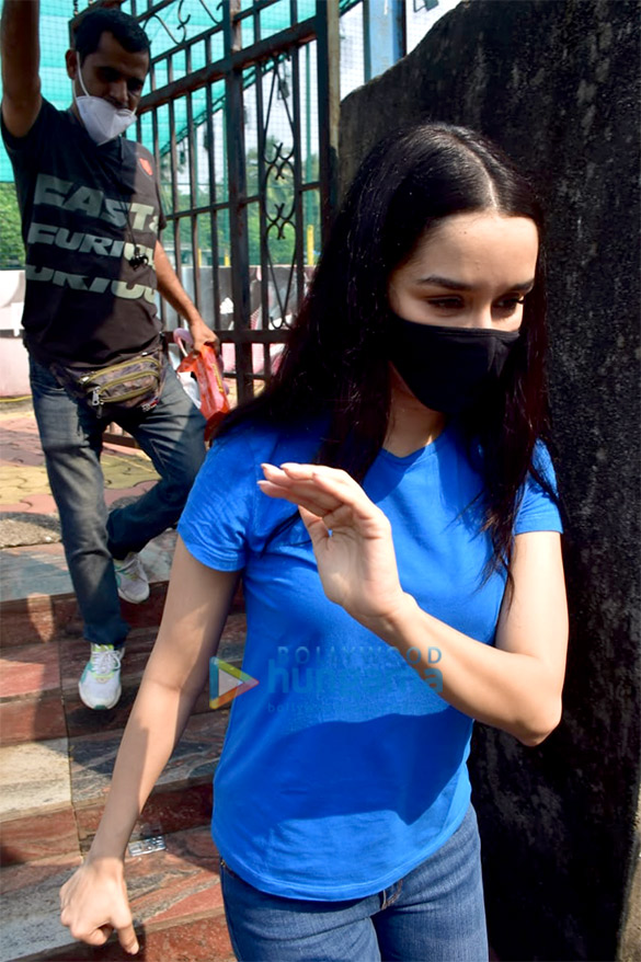 photos shraddha kapoor snapped post shoot in juhu 3