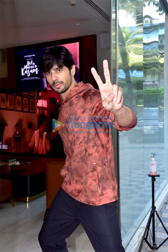 photos sidharth malhotra and nora fatehi snapped at the t series office in andheri 1