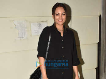 Photos: Sonakshi Sinha snapped at a clinic in Bandra Photos: Sonakshi Sinha snapped at a clinic in Bandra