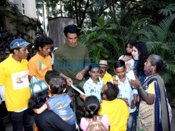Photos: Sonu Sood snapped meeting fans