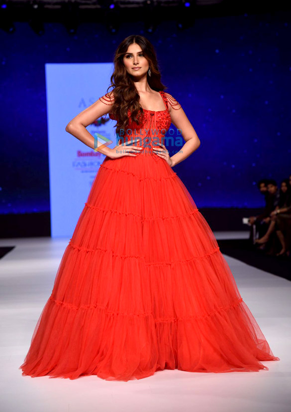 photos tara sutaria and gauahar khan walk the ramp at the bombay times fashion week 2021 1
