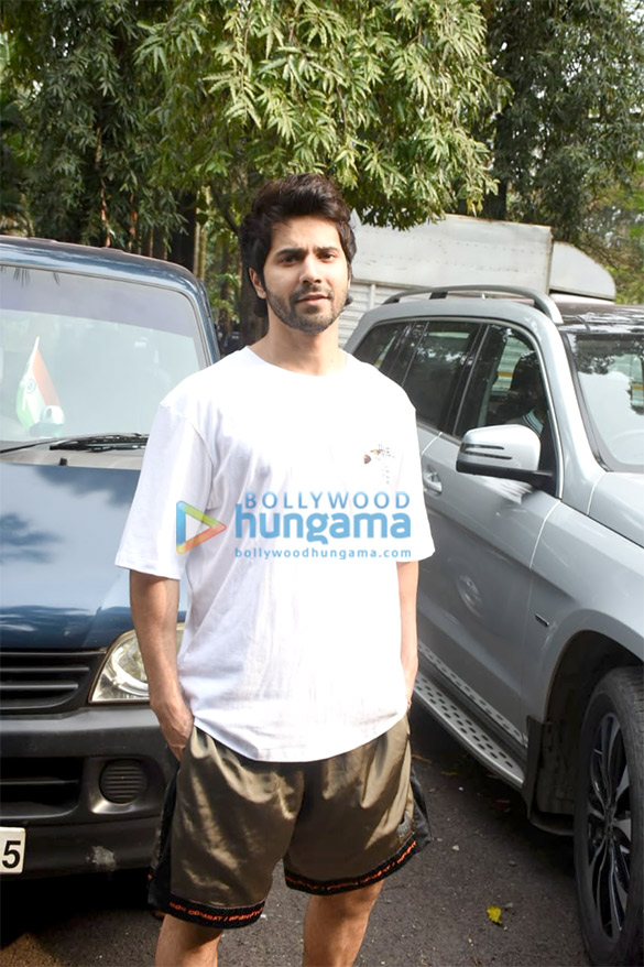 photos varun dhawan snapped at filmcity 1