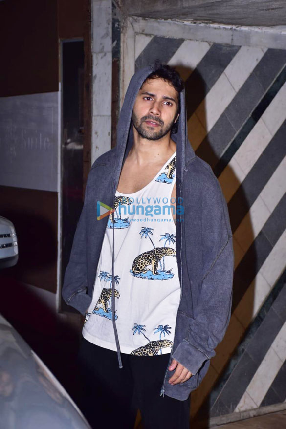 photos varun dhawan snapped at the gym in juhu 2 9
