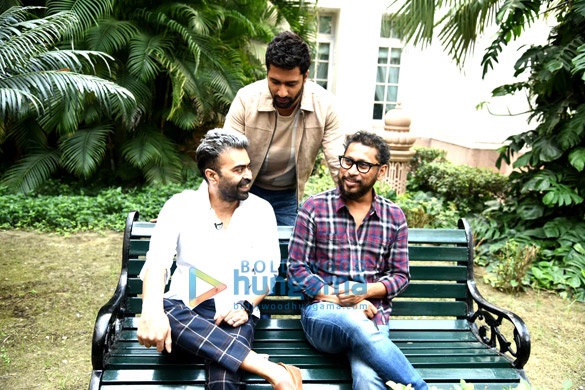 photos vicky kaushal shoojit sircar and ronnie lahiri snapped promoting sardar udham in new delhi 2