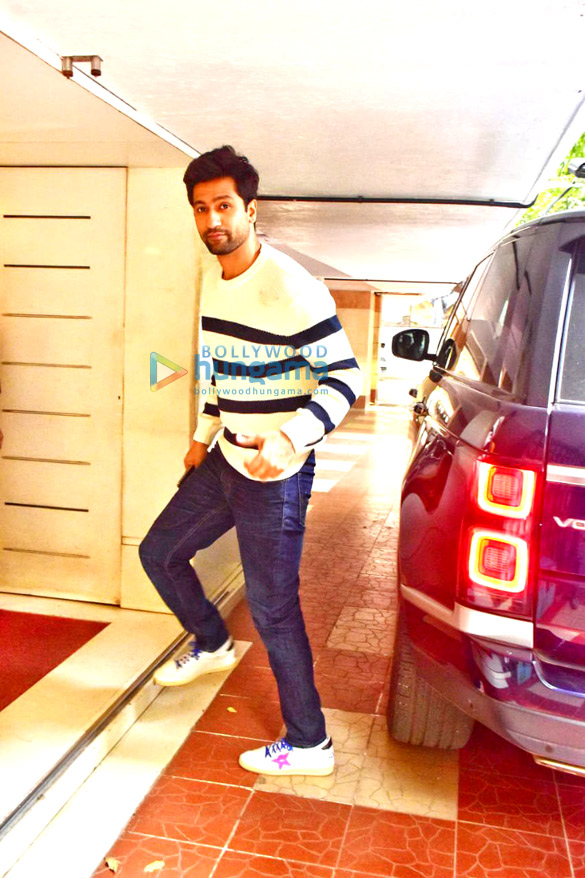 photos vicky kaushal snapped in juhu 2 2