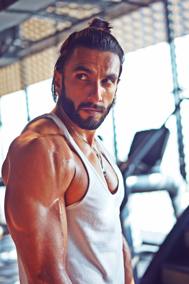 Ranveer Singh gives major fitness motivation flaunting his bulked-up physique, see photos