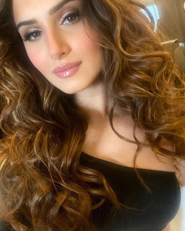 Tara Sutaria gives lessons on how to nail a simple look with a touch of makeup