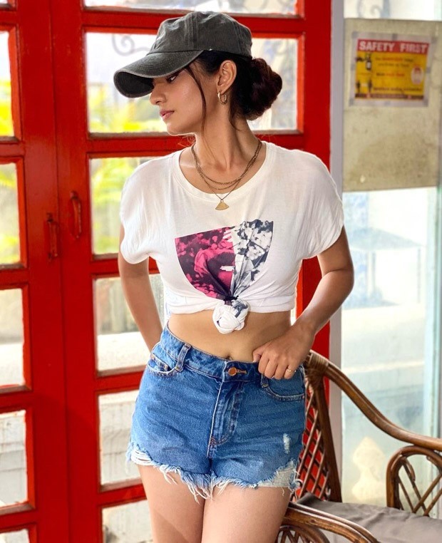 Anushka Sen is all about cropped t-shirt and shorts