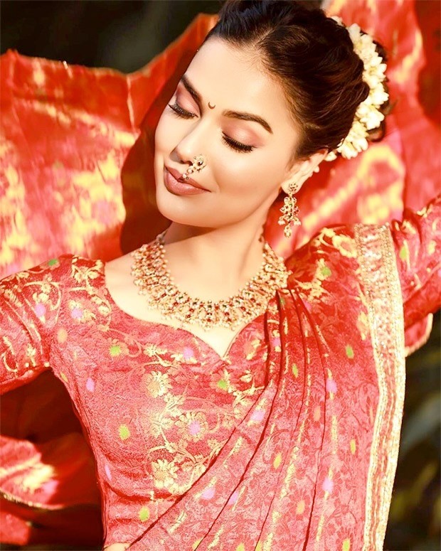 Bigg Boss OTT winner Divya Agarwal stuns in Maharashtrian look, dons a red saree for Dhanteras Bigg Boss OTT winner Divya Agarwal stuns in Maharashtrian look, dons a red saree for Dhanteras