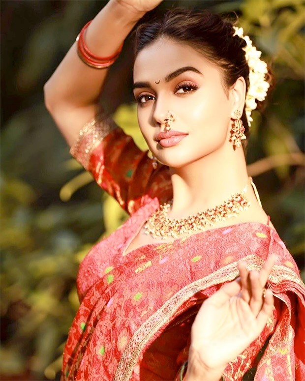 Bigg Boss OTT winner Divya Agarwal stuns in Maharashtrian look, dons a red saree for Dhanteras Bigg Boss OTT winner Divya Agarwal stuns in Maharashtrian look, dons a red saree for Dhanteras