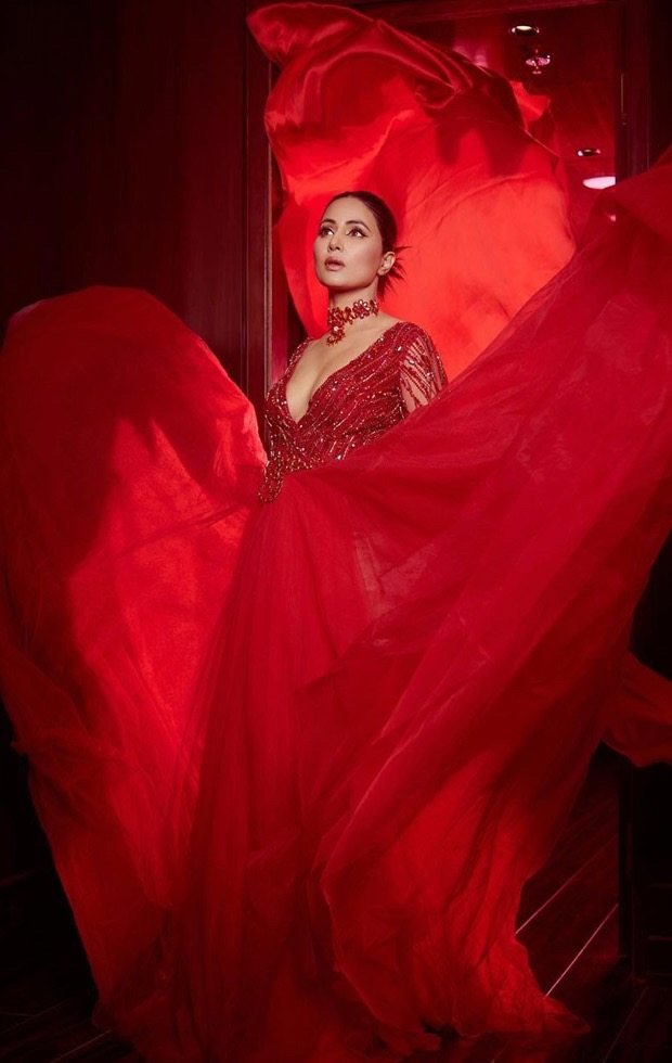 Hina Khan turns up the heat in red plunging neckline gown by Saisha Shinde Hina Khan turns up the heat in red plunging neckline gown by Saisha Shinde