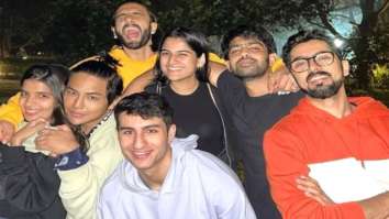 Ibrahim Ali Khan strikes a pose Ranveer Singh and Alia Bhatt on the sets Rocky Aur Rani Ki Prem Kahani Ibrahim Ali Khan strikes a pose Ranveer Singh and Alia Bhatt on the sets Rocky Aur Rani Ki Prem Kahani