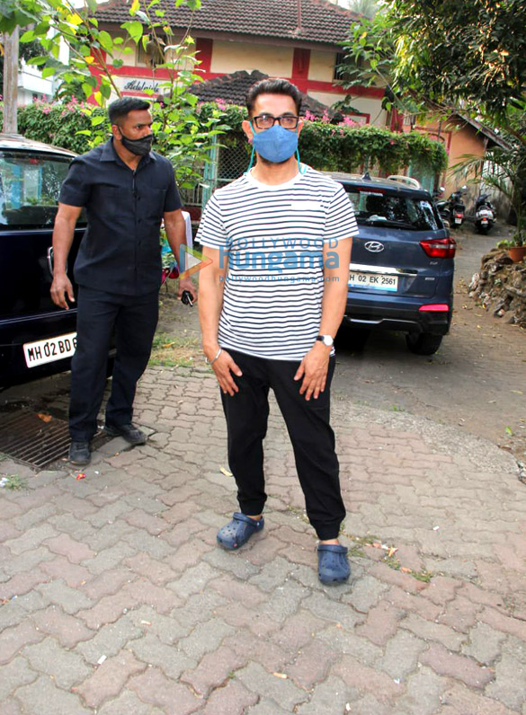 photos aamir khan spotted in bandra 3 3