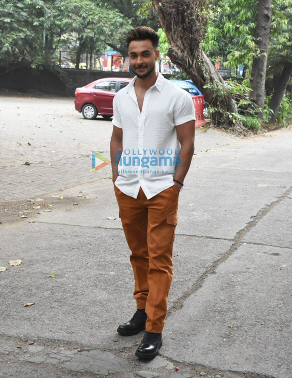 photos aayush sharma snapped at mehboob studio in bandra 2