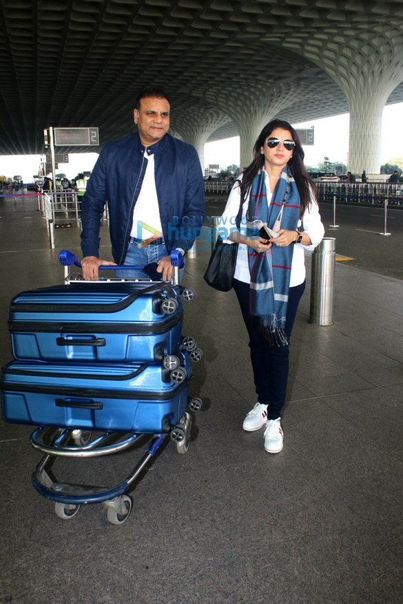 photos abhishek bachchan aishwarya rai bachchan pooja hegde and others snapped at the airport 8