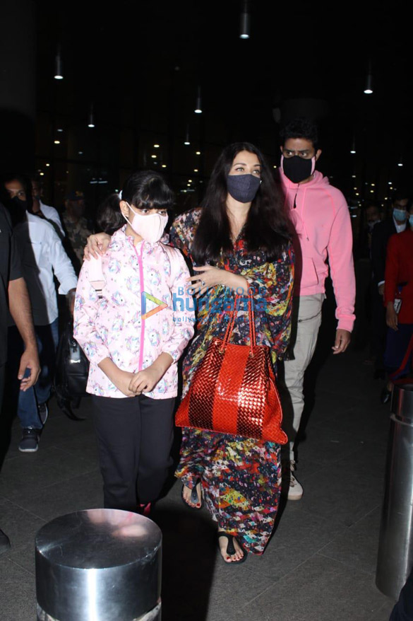 Photos: Abhishek Bachchan, Aishwarya Rai Bachchan and Aaradhya Bachchan snapped at the airport