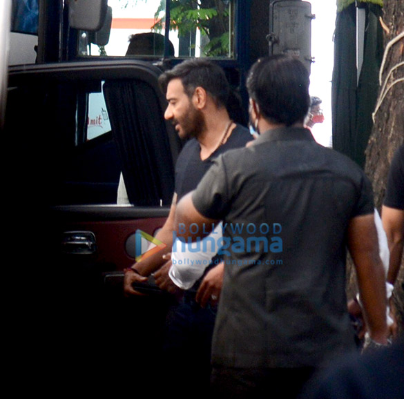 Photos: Ajay Devgn snapped on location of a shoot in South Mumbai Photos: Ajay Devgn snapped on location of a shoot in South Mumbai