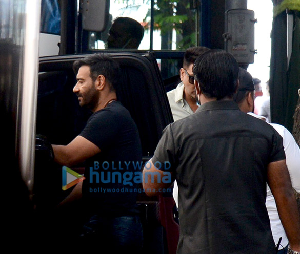 photos ajay devgn snapped on location of a shoot in south mumbai 3
