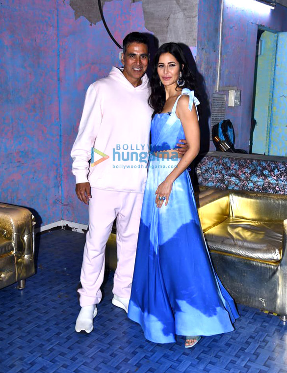 Photos: Akshay Kumar and Katrina Kaif snapped on the sets of The Kapil Sharma Show Photos: Akshay Kumar and Katrina Kaif snapped on the sets of The Kapil Sharma Show