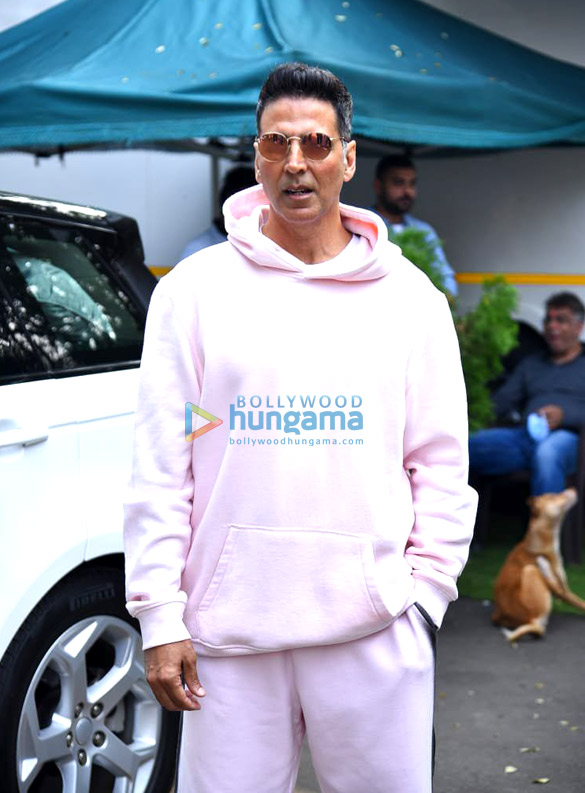 photos akshay kumar and katrina kaif snapped on the sets of the kapil sharma show 6