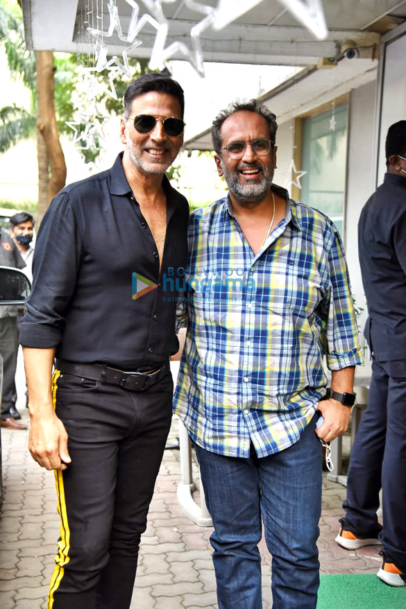 photos akshay kumar spotted with director aanand l rai 4