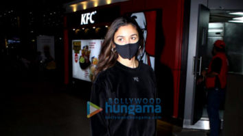 Photos: Alia Bhatt snapped at the airport