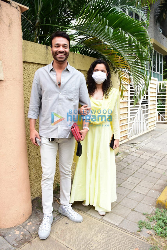 photos ankita lokhande and vicky jain snapped in juhu 1