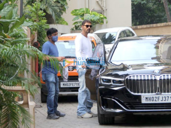 Photos: Arjun Rampal spotted in Bandra