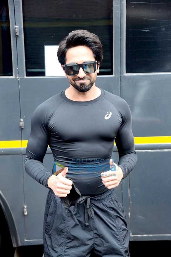 photos ayushmann khurrana snapped in juhu for chandigarh kare aashiqui promotions 1