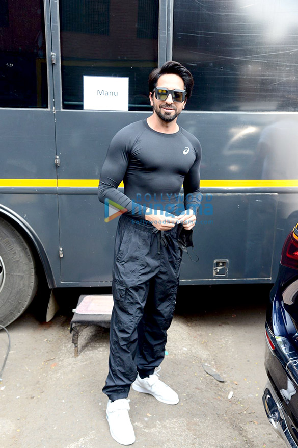 photos ayushmann khurrana snapped in juhu for chandigarh kare aashiqui promotions 3
